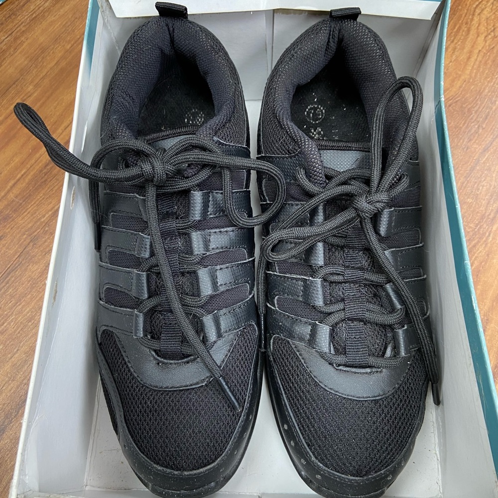 Leo’s NRG Lite Dance Sneakers